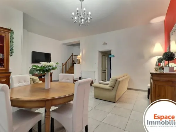 Maison rénovée de 138m2, 4 chambres, 2 garages sur Bouchain