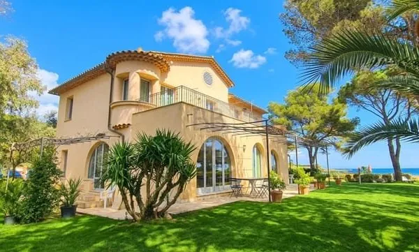 A vendre Grimaud - 3 pièces avec jardin et terrasse, mer en face