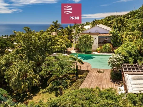 Maison créole La Montagne sur 2265 m² de terrain avec vue mer et piscine