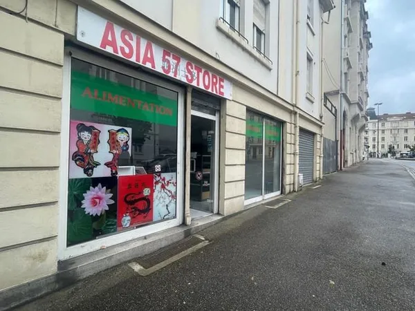 Local commercial 3 pièces 81 m²