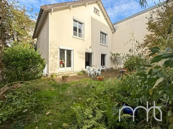 BOIS COLOMBES GAMBETTA - MAISON FAMILIALE AVEC JARDIN & GARAGE AU CALME