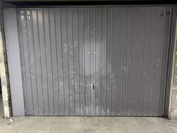 Loue grand parking/box fermé proche place Guichard - Lyon 3ème - 16m²