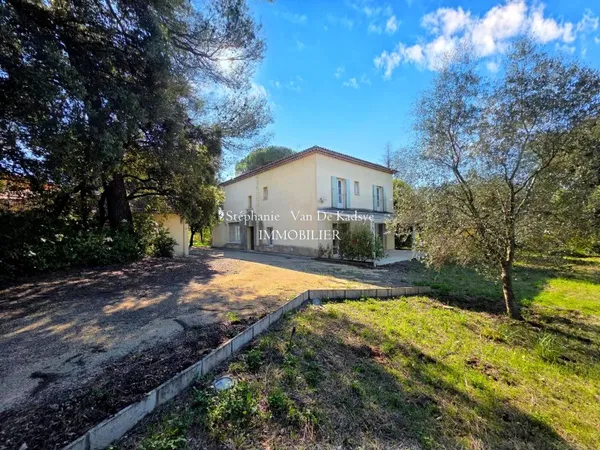 Propriété - 8 pièces - garage - 6700m² de terrain