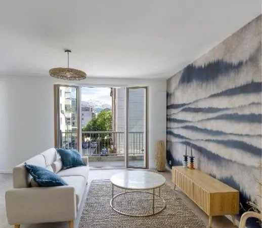 ANNECY - À deux pas du centre-ville, appartement T3 entièrement rénové avec balcon