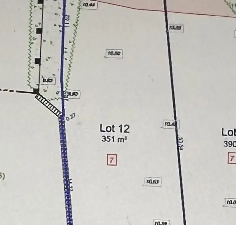 Terrain 351 m²