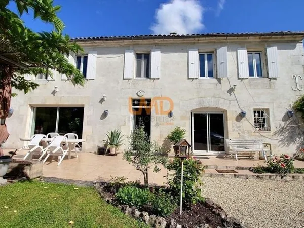 Maison charentaise de caractère aux environs de Cognac