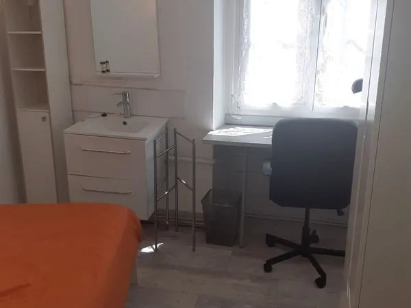 Petite chambre meublée hyper-centre St-Etienne