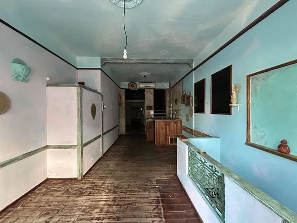 Local commercial 140 m²