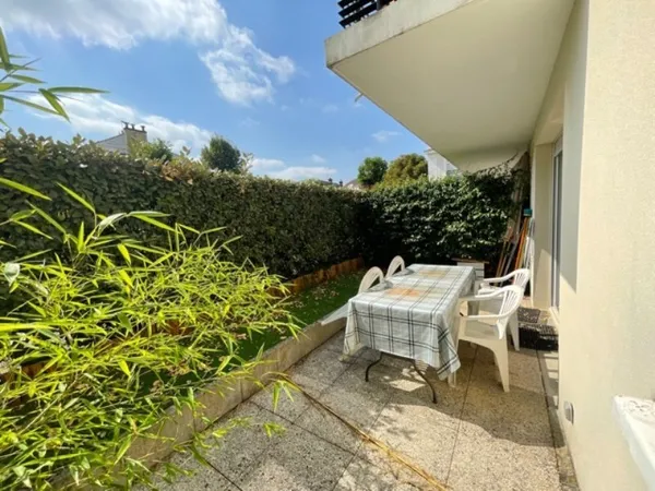 CENTRE VILLE APPARTEMENT F3 EN REZ DE JARDIN