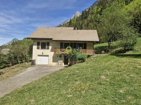 A VENDRE A BELLEVAUX : LA PETITE MAISON DANS LA PRAIRIE