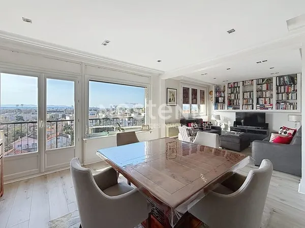 Appartement T5 de 104m2 avec vue exceptionnelle - Bron 69500