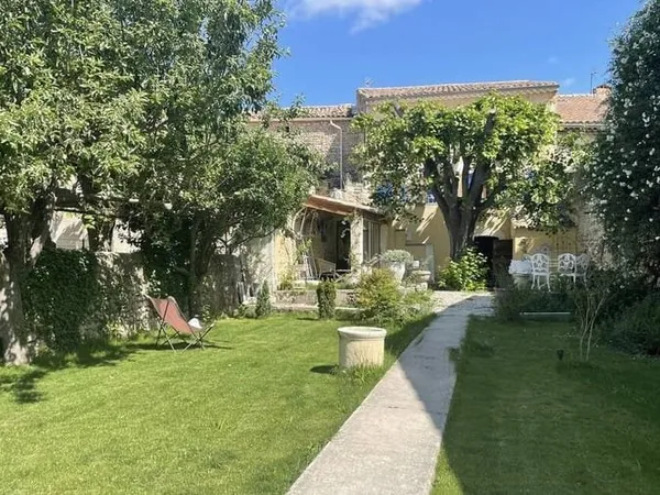 AUTHENTIQUE MAISON EN PIERRES 3/4 CHAMBRES 196M2 TERRASSE JARDIN TERRAIN 383M2 26110 SAINT MAURICE /