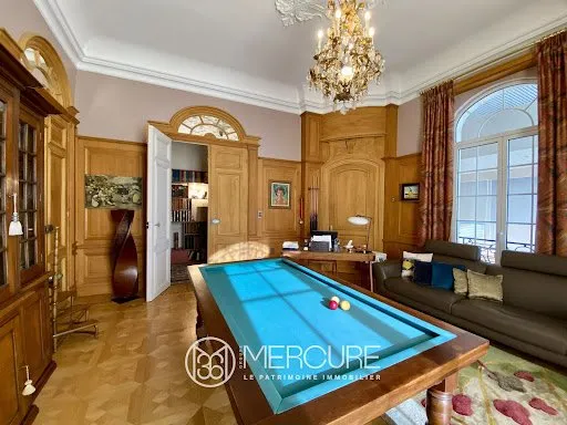 Appartement 8 pièces 352 m²