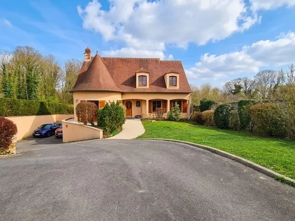 Maison 6 pièces 243 m²