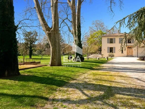 Maison 6 pièces 260 m²