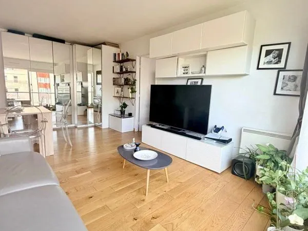 Superbe 2 pièces avec extérieur - 48 m² - Parking