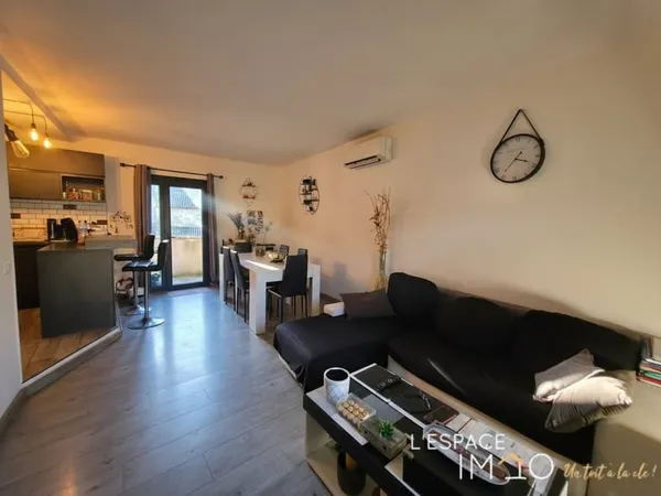 Appartement dans le village de Maubec