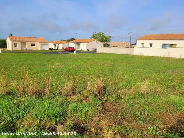 RUELLE SUR TOUVRE (16600) : Terrain constructible de 542m2