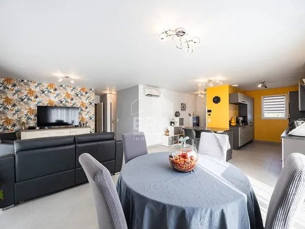 Maison à vendre plain-pied 3 faces 5 pièces avec jardin et piscine