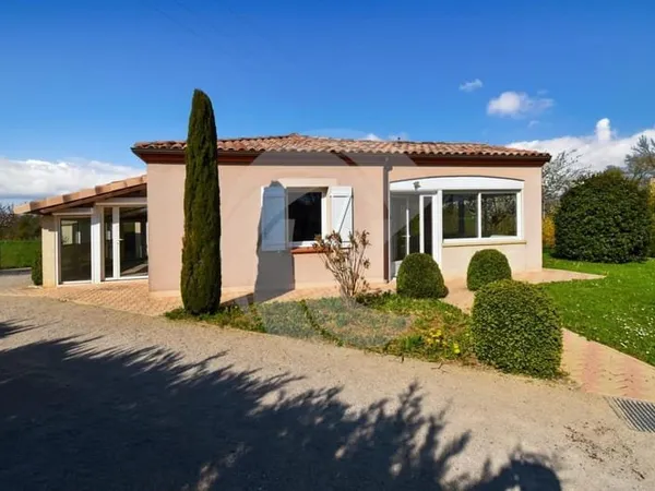 À vendre - Maison de plain-pied avec vérandas et garage à Septfonds