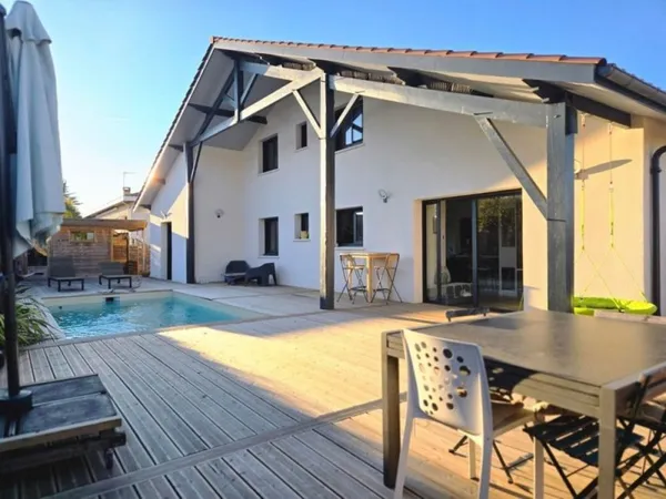 Maison à vendre 7 pièces VILLENAVE D'ORNON (33)