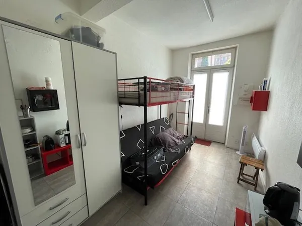A LOUER T1 13M² ST CYPRIEN AVEC PARKING PRIVE 550 EUROS CC