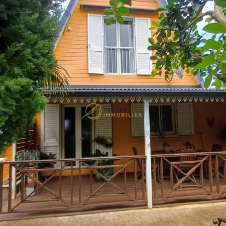 Élégante maison de caractère avec dépendances et prestations
