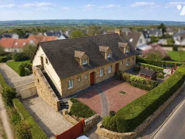 Maison 12 pièces 242 m²