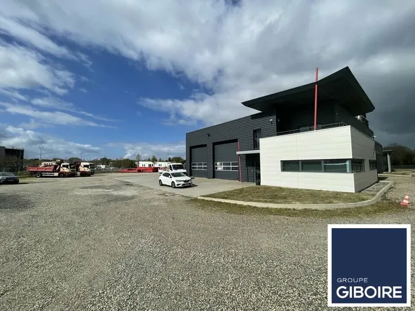 Local industriel 670 m²