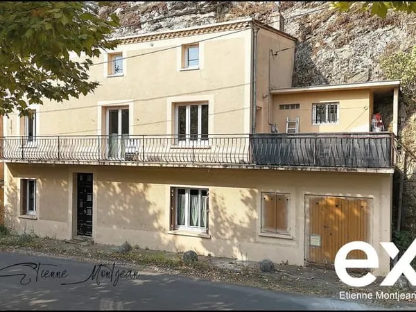 Maison à Luzech, 69 m², 2 chambres, à finir de rénover, avec