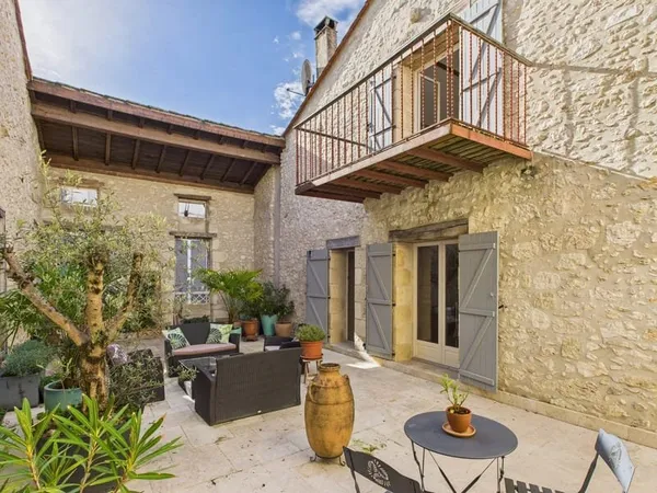 Maison de ville élégante et de caractère avec jardin de toit et appartement indépendant - Eymet