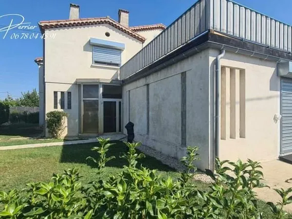 Maison de 328m² possibilité de 2 logements sur 3 niveaux à Montélimar