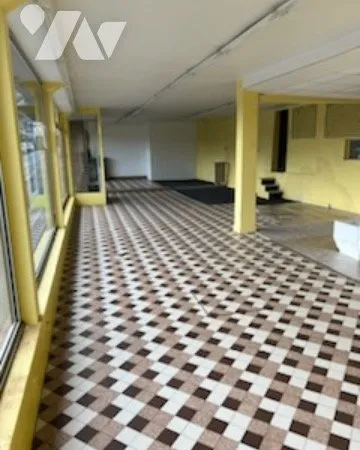 Local d'activités 100 m²