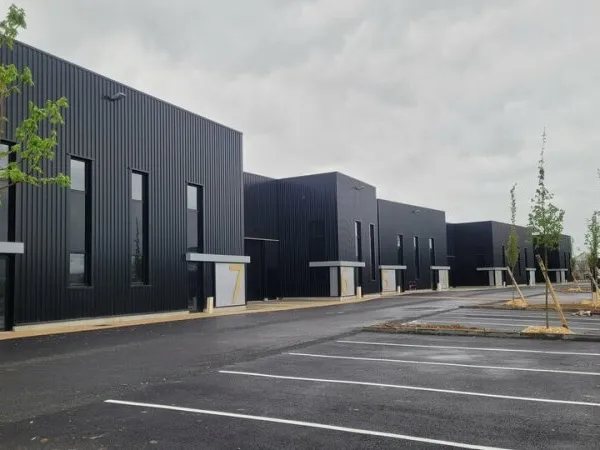 Local industriel 307 m²