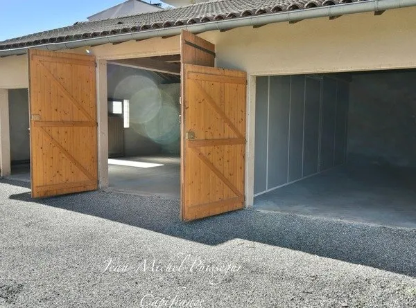 Local/Bureau à louer à SAINT GAUDENS (31), 90m2, 10 Places de Parking