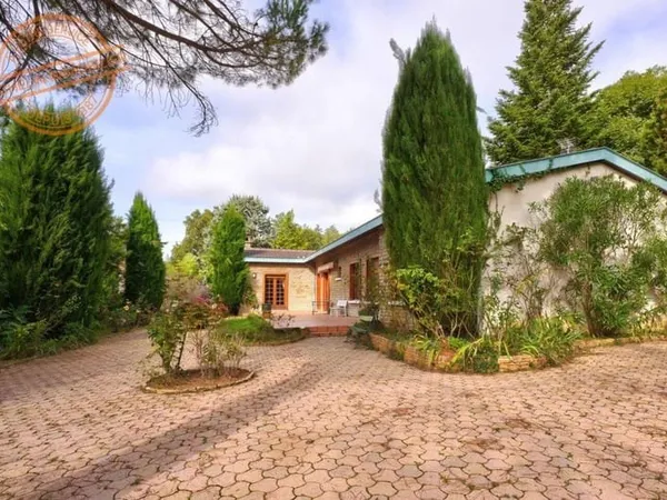 Maison de plain-pied 7 pièces 196 m²
