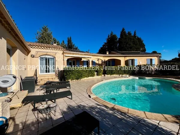 Superbe maison de plain-pied avec chambres d'hôtes et piscine - Cadre exceptionnel