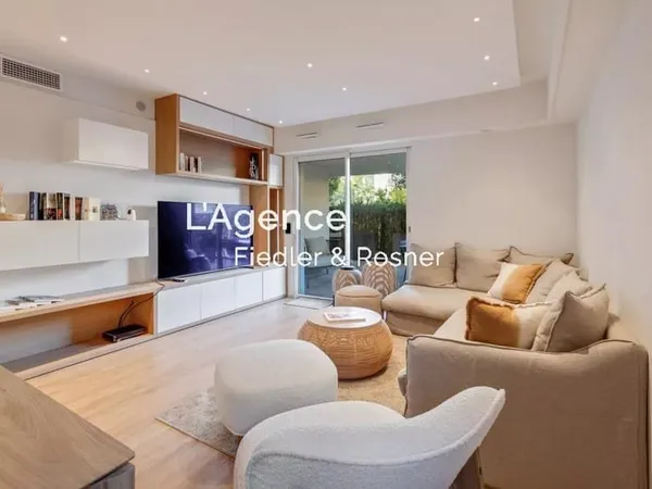 REF 667 : EXCLUSIVITE - SAINT TROPEZ CENTRE - APPARTEMENT DE HAUT STANDING