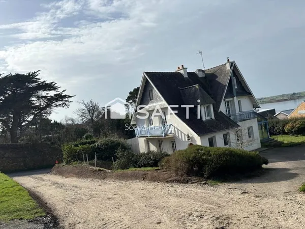 Carantec - Quartier du Varquez - Maison de caractère à rénover, seconde ligne mer