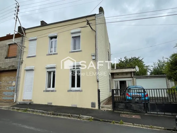 Belle maison semi individuelle par le garage