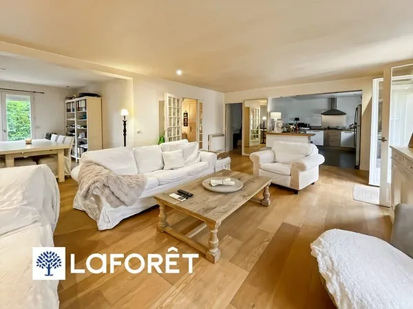 VIRY-CHATILLON : Charmante maison familiale alliant confort, espace et tranquillité- Référence 3720
