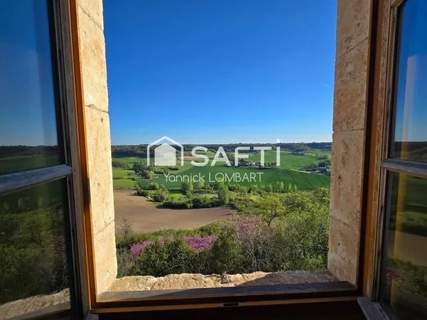 Maison de charme au coeur de Castelnau-de-Montmiral  319 m² habitables