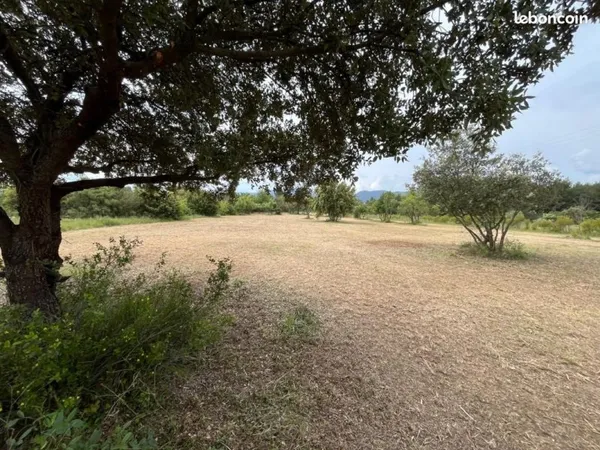 Terrain 4 200 m² Cadenet