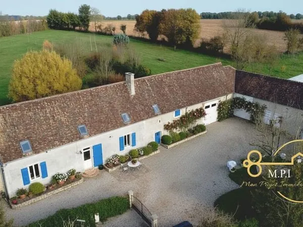 ANCIEN CORPS DE FERME ENTIÈREMENT RÉNOVÉ