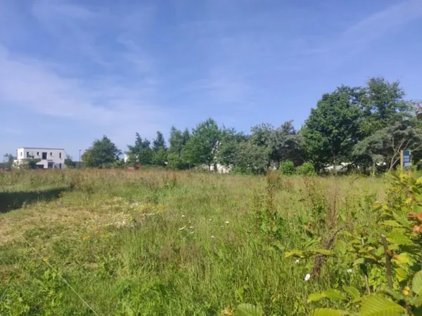 Terrain 696 m²