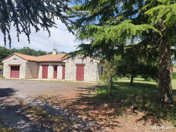 Maison de 180 m² avec pierres apparentes et atelier avec appartement de 200 m² sur 3000 m² de terrai