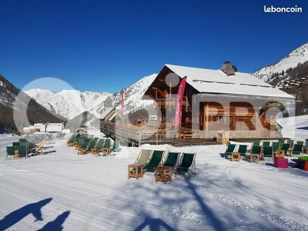 Local commercial 255 m²