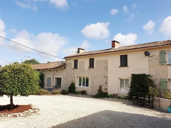 Maison de charme avec maison d'hôtes dans la Vienne