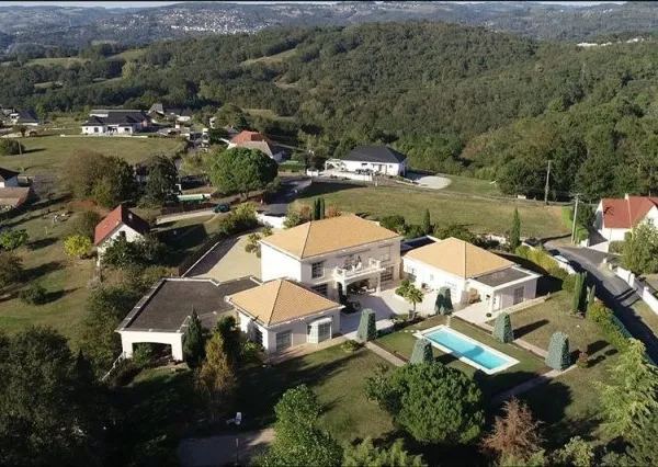 USSAC Propriété de prestige de 2004 de 13 pièces d'environ 630 m2 habitables sur 56.50 ares