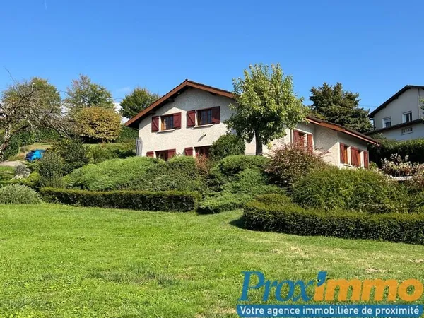 Maison familiale 155 m² avec piscine, 6 chambres, terrain de 2 500 m², garage et cave